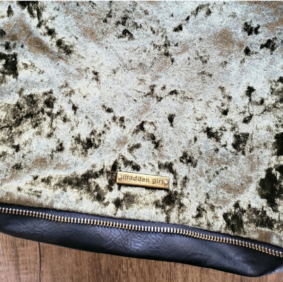 🍀MADDEN GIRL Green Velvet Bag/Tote with Coin Purse 🍀 - Picture 3 of 7
